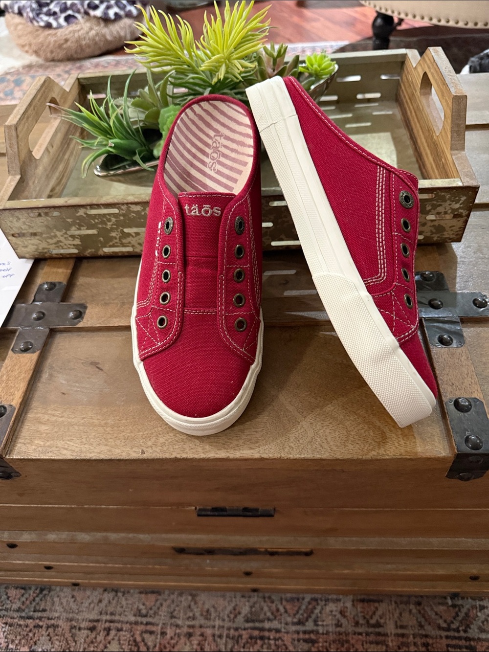 Taos Footwear Red Canvas Slip-On Mules - Picture 2 of 3